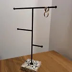 Aron * 特罗吉尔